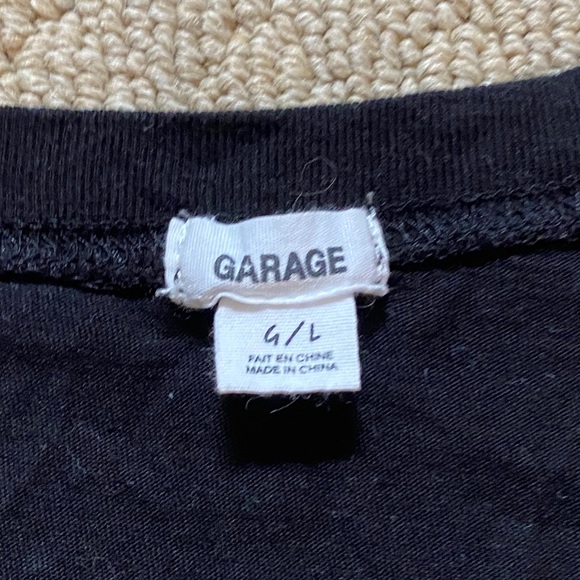 cropped t-shirt with a white and red stripe - Picture 3 of 3